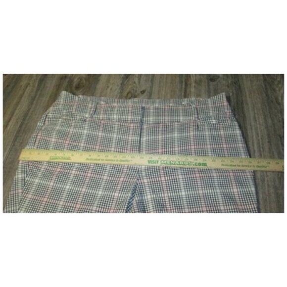 Lane Bryant Capri Pants Plaid Black White Pink WOMENS PLUS SIZE 26 Msre 43x21 - Picture 5 of 9
